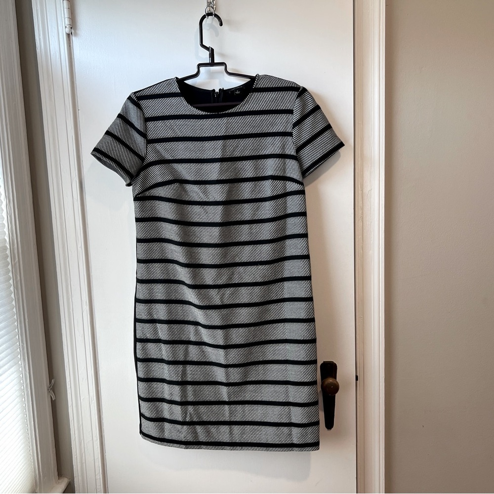 Black and white Ann Taylor shift dress